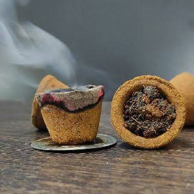 Lit sambrani cups
